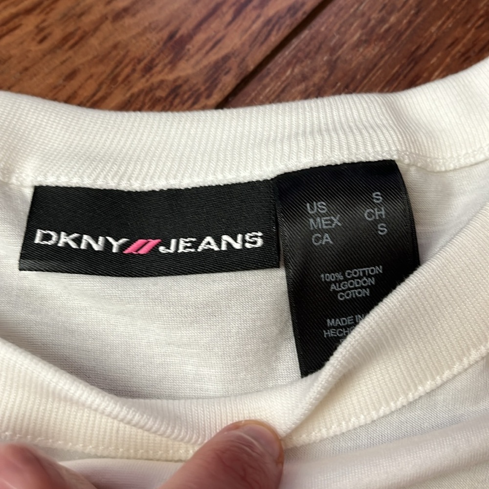 NWOT DKNY Jeans Glitter Logo Baby Tee - Picture 3 of 3